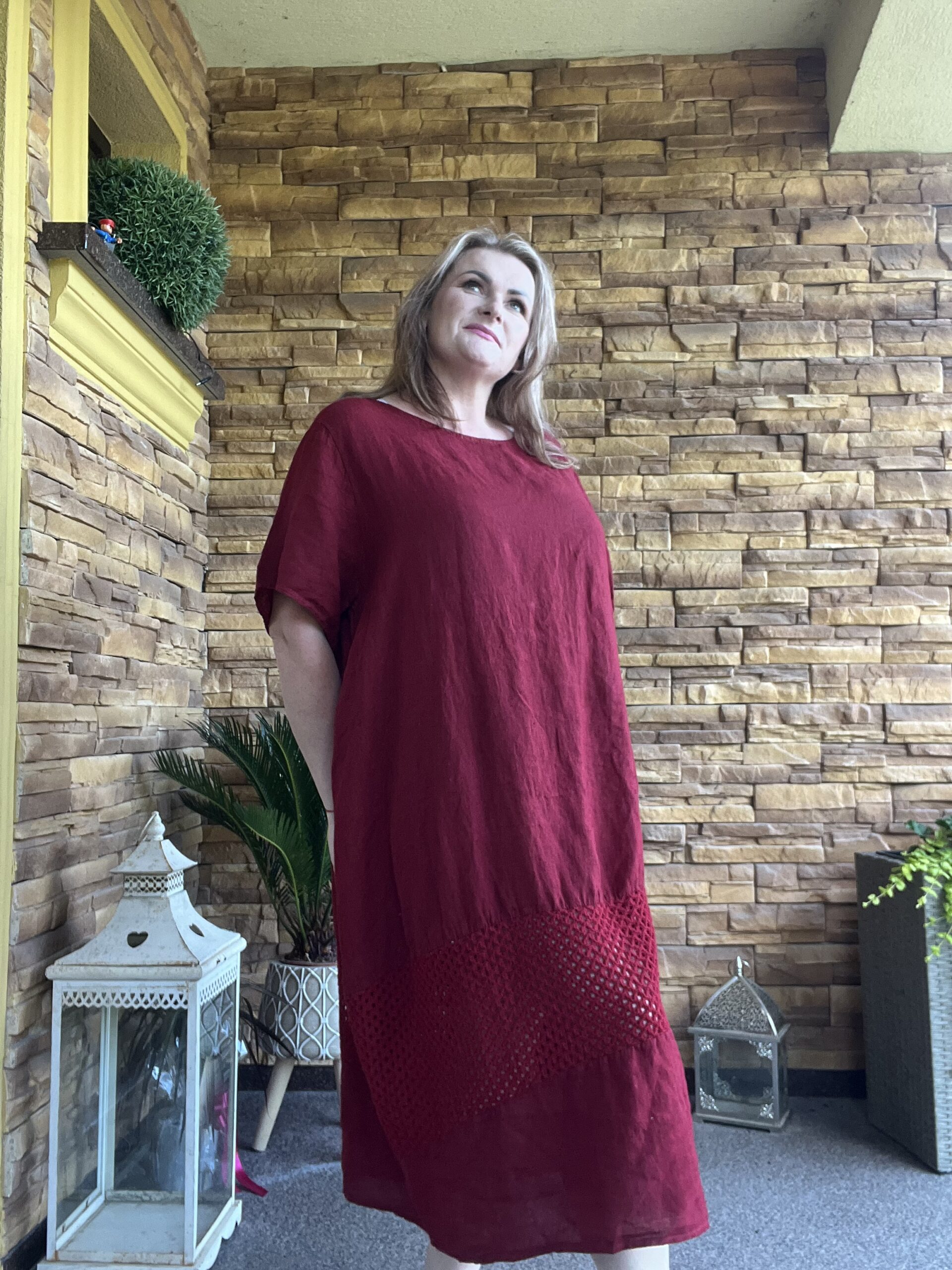 Lniana sukienka plus size bordo - obrazek 2