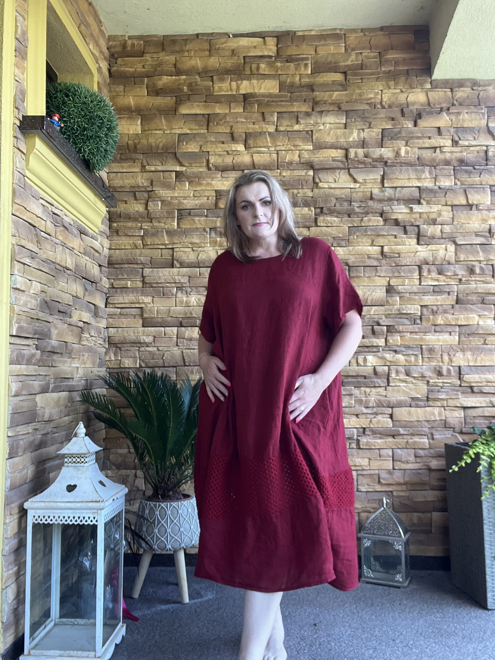Lniana sukienka plus size bordo